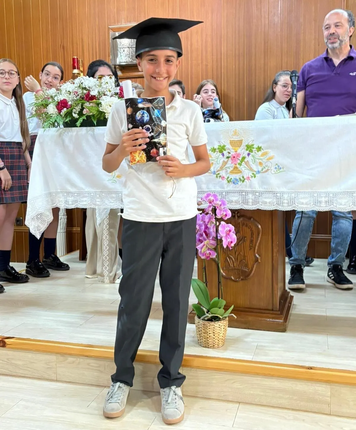 Foto 2 - Misioneras-Santa Teresa completa sus graduaciones con la de 6&ordm; de Primaria