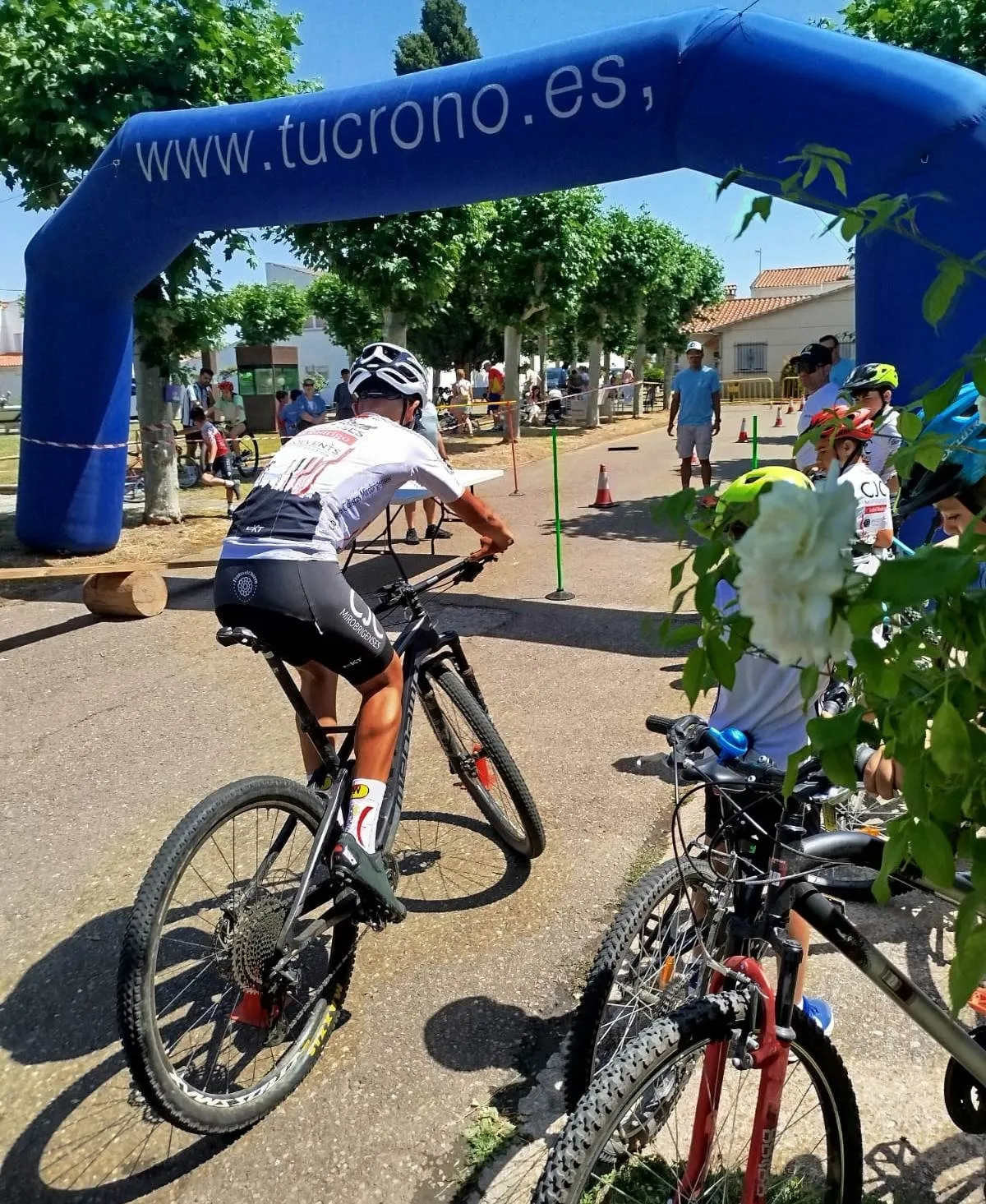 Foto 11 - Sanjuanejo estrena gymkana ciclista con participantes de variadas edades