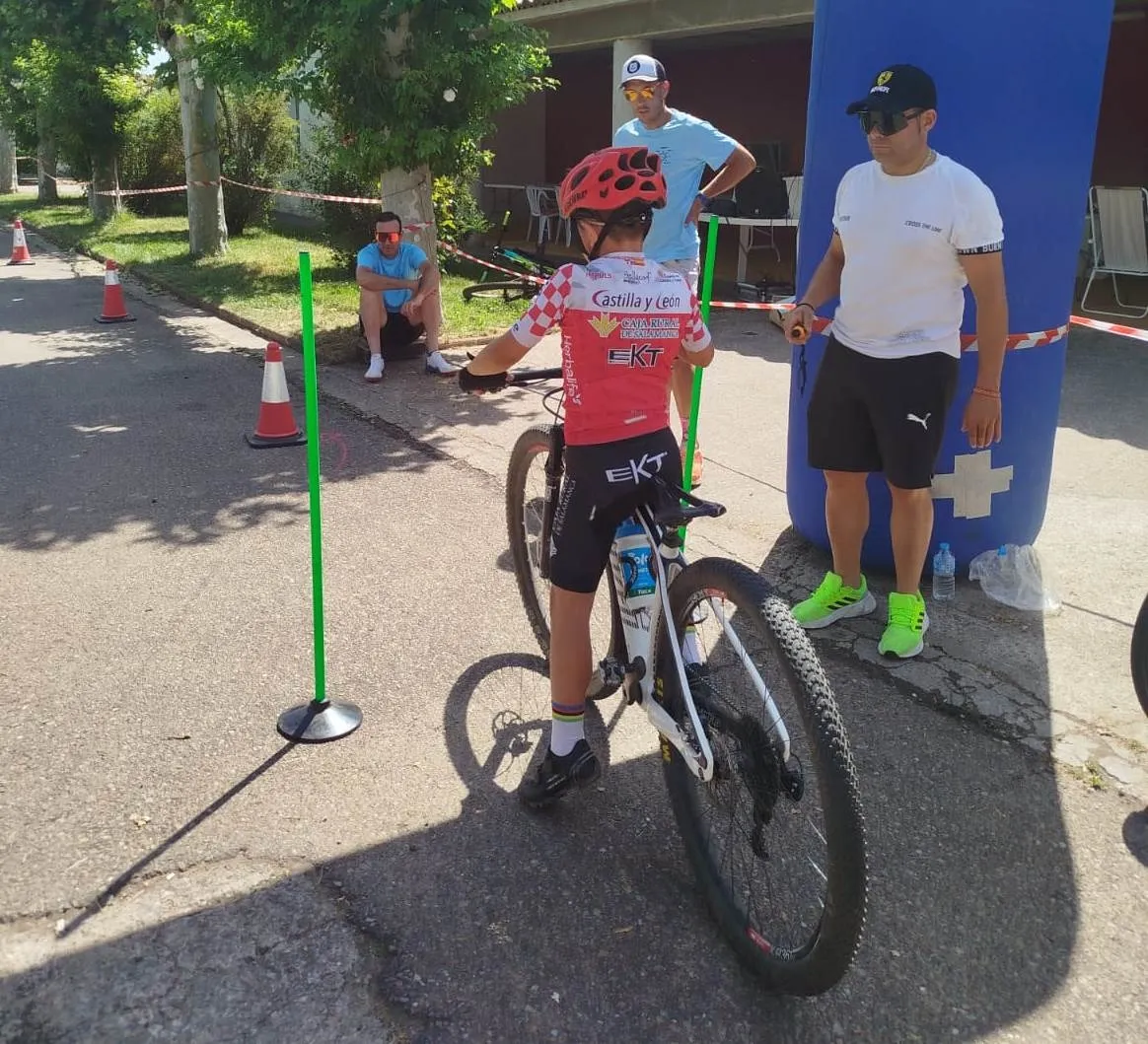 Foto 10 - Sanjuanejo estrena gymkana ciclista con participantes de variadas edades