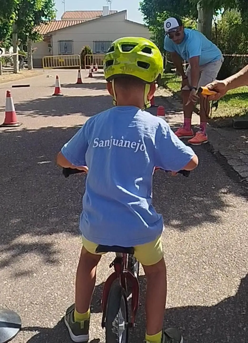 Foto 2 - Sanjuanejo estrena gymkana ciclista con participantes de variadas edades