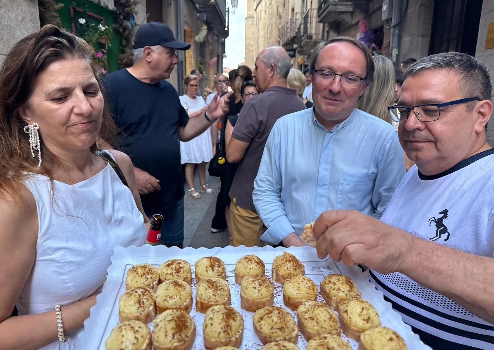 Foto 4 - La calle San Juan se re&uacute;ne para festejar al Santo que le da nombre