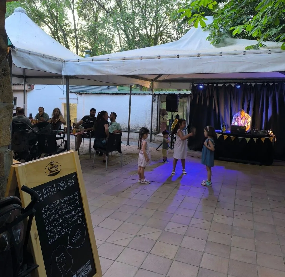 Foto 4 - Inaugurada la temporada 2025 en el Chiringuito de las piscinas de Serradilla del Arroyo