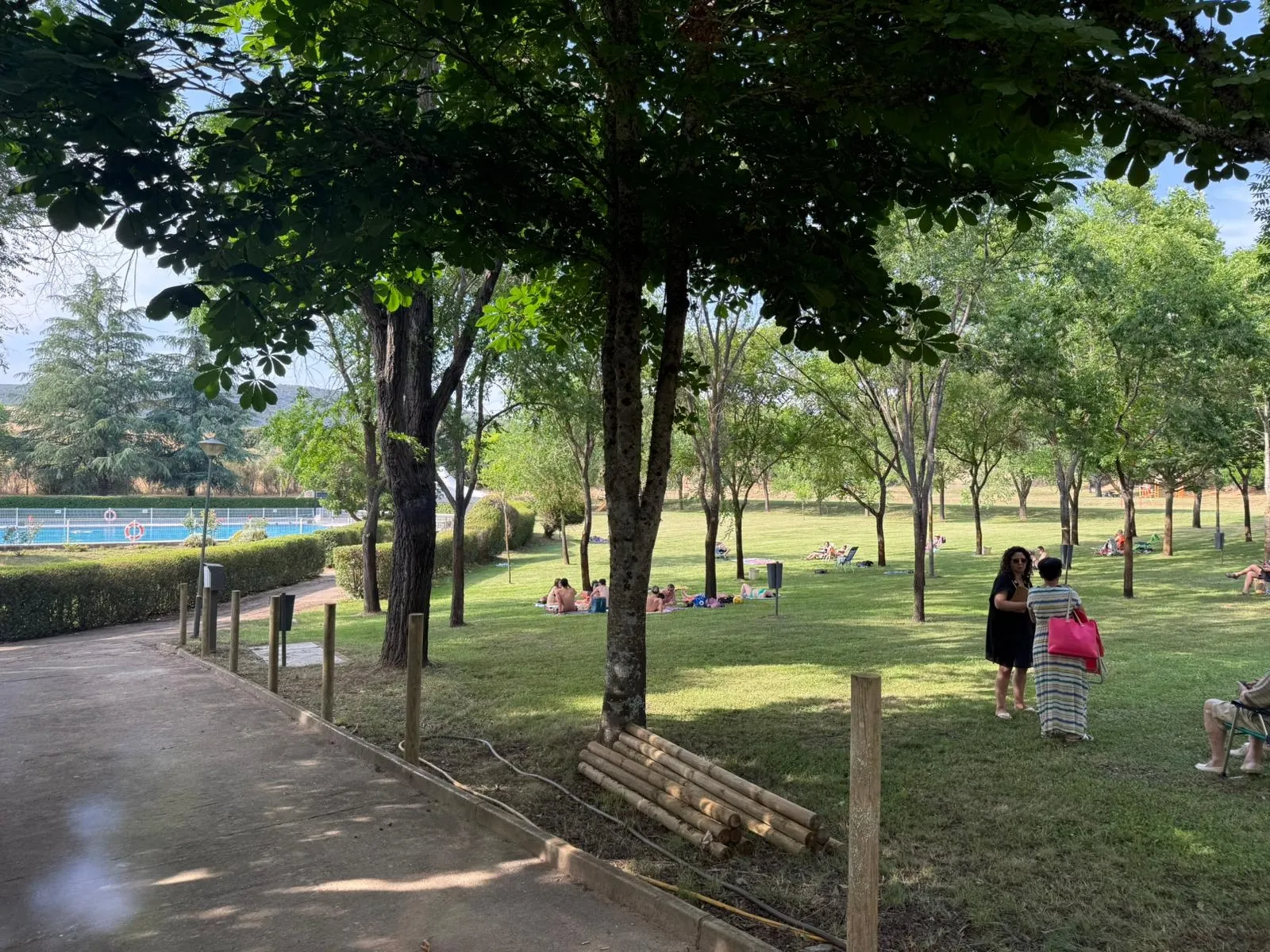 Foto 10 - Inaugurada la temporada 2025 en el Chiringuito de las piscinas de Serradilla del Arroyo