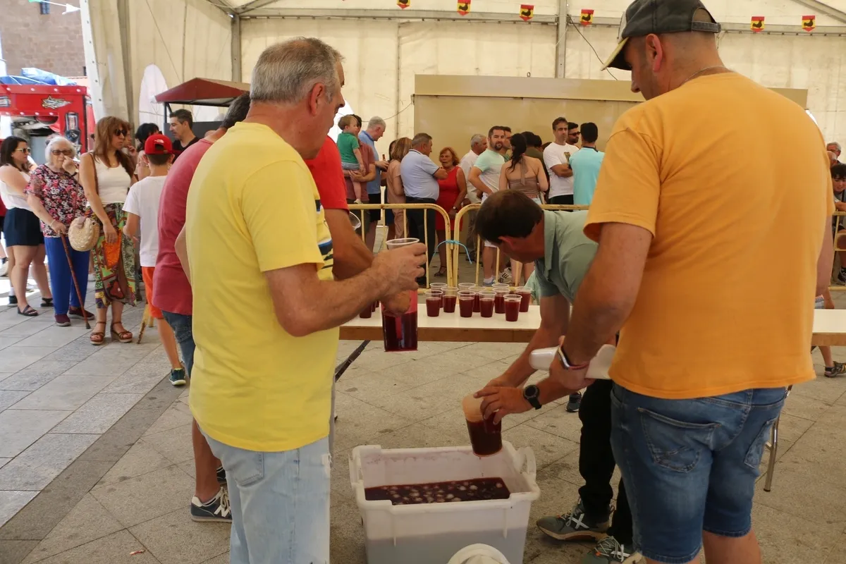 Foto 4 - El Cubo de Don Sancho cierra el Corpus con paella para 550 personas y 130 litros de sangr&iacute;a