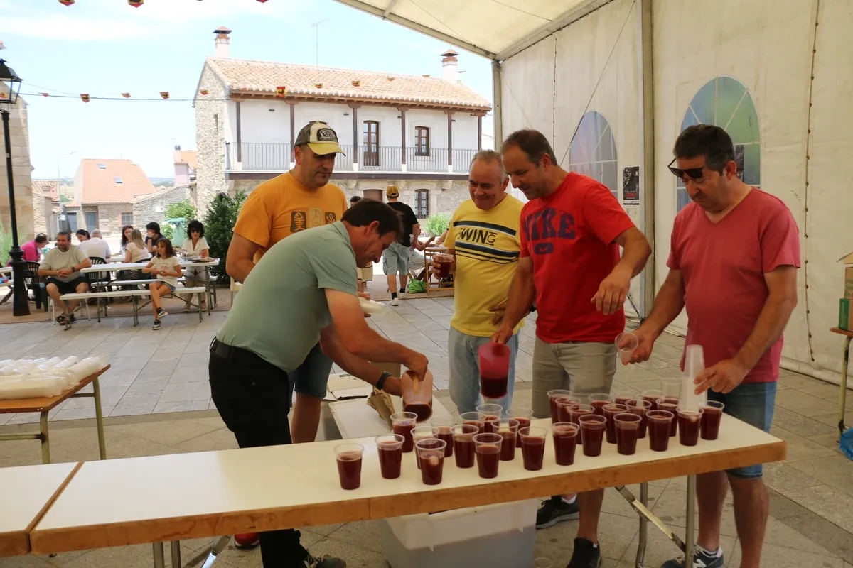 Foto 5 - El Cubo de Don Sancho cierra el Corpus con paella para 550 personas y 130 litros de sangr&iacute;a