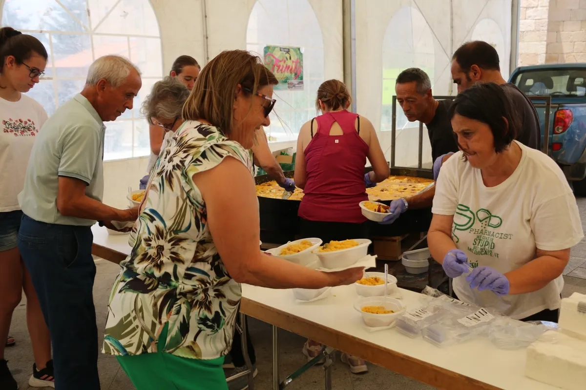 Foto 8 - El Cubo de Don Sancho cierra el Corpus con paella para 550 personas y 130 litros de sangr&iacute;a