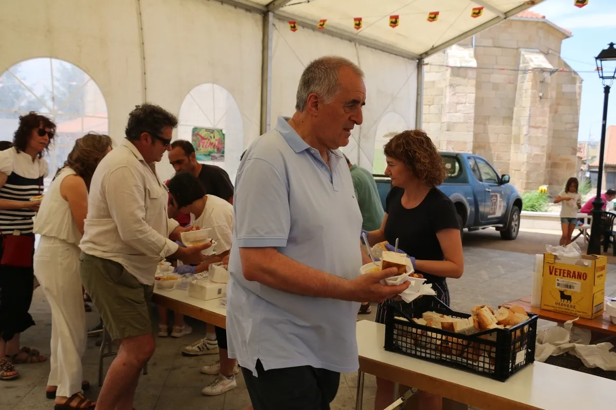 Foto 10 - El Cubo de Don Sancho cierra el Corpus con paella para 550 personas y 130 litros de sangr&iacute;a