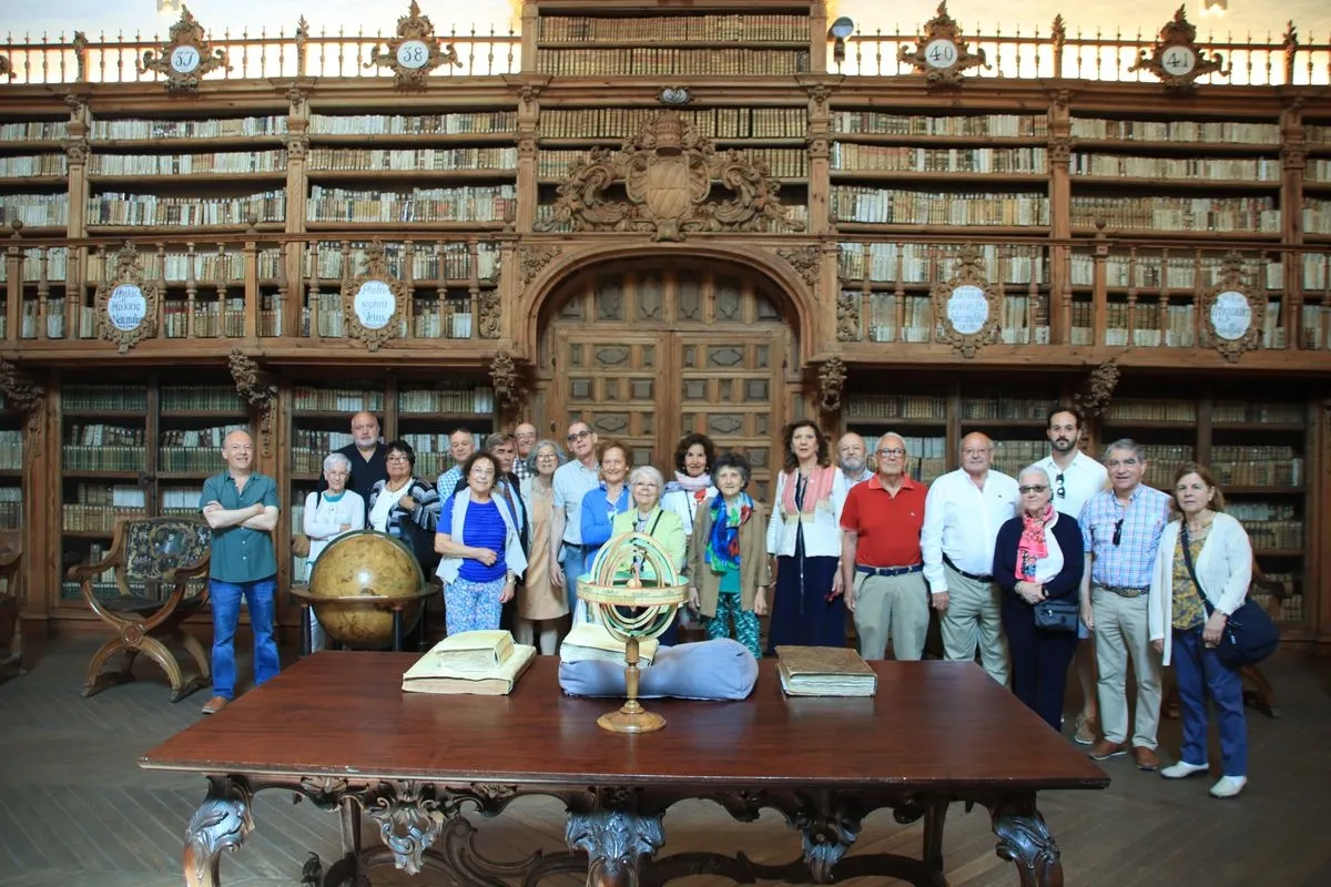 Foto 3 - Los antiguos alumnos m&aacute;s veteranos de la USAL reviven su juventud universitaria