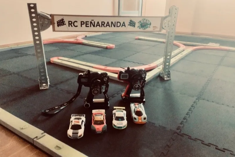 Foto 2 - El Club Rc Pe&ntilde;aranda organiza una jornada de puertas abiertas en la que se podr&aacute;n probar sus coches en pista