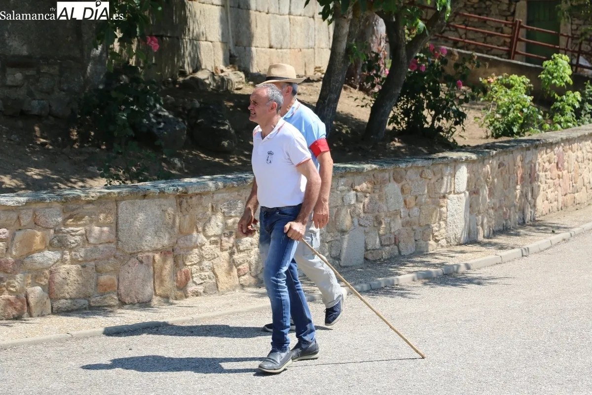 Accidentado encierro a caballo en Bogajo con un joven herido tras caer al suelo desde lo alto de una de las vallas / CORRAL  