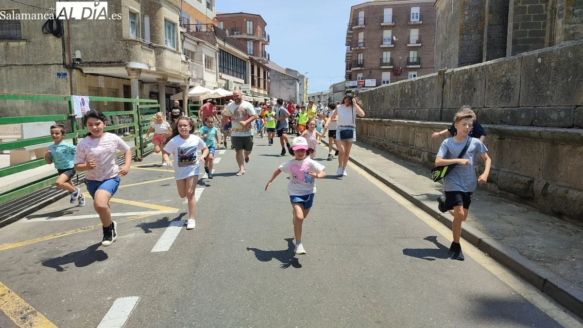 La bueyada infantil de Tauro Tormes llenó de emoción las calles y Plaza de Vitigudino / CORRAL