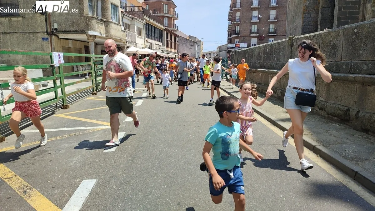La bueyada infantil de Tauro Tormes llenó de emoción las calles y Plaza de Vitigudino / CORRAL