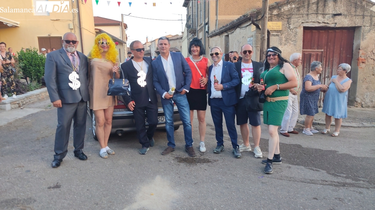 Desfile de carrozas en El Cubo de Don SAncho con Koldo, ábalos y Cerdán