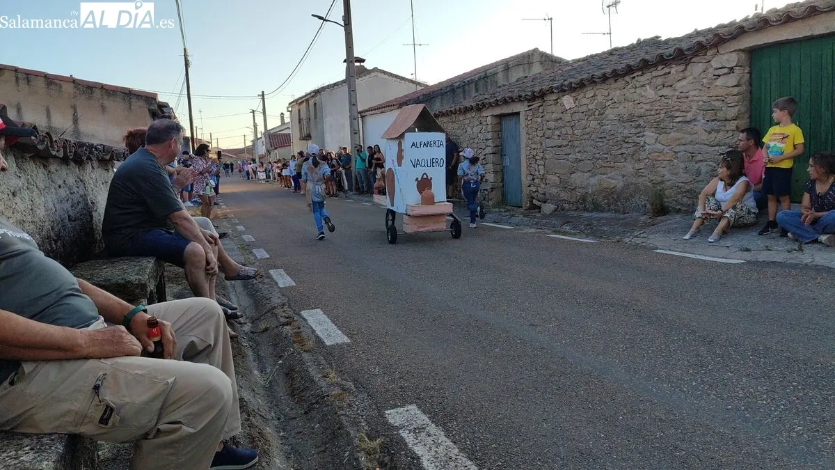 Desfile y concurso de Autos Locos en Villar de Peralonso