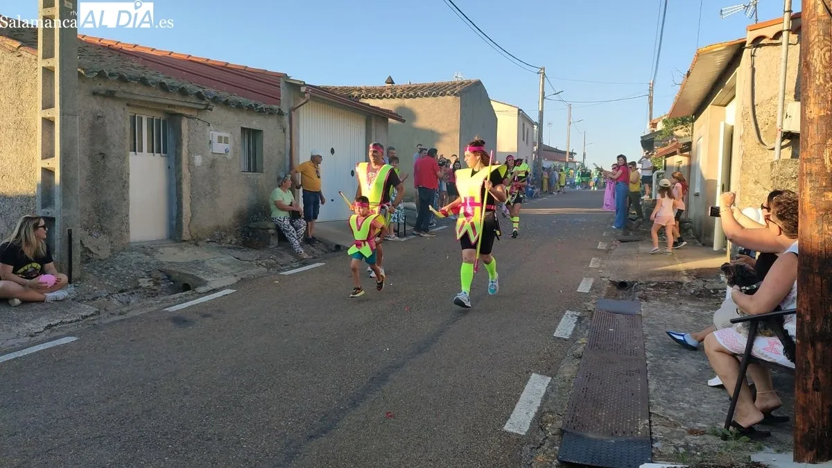 Desfile y concurso de Autos Locos en Villar de Peralonso