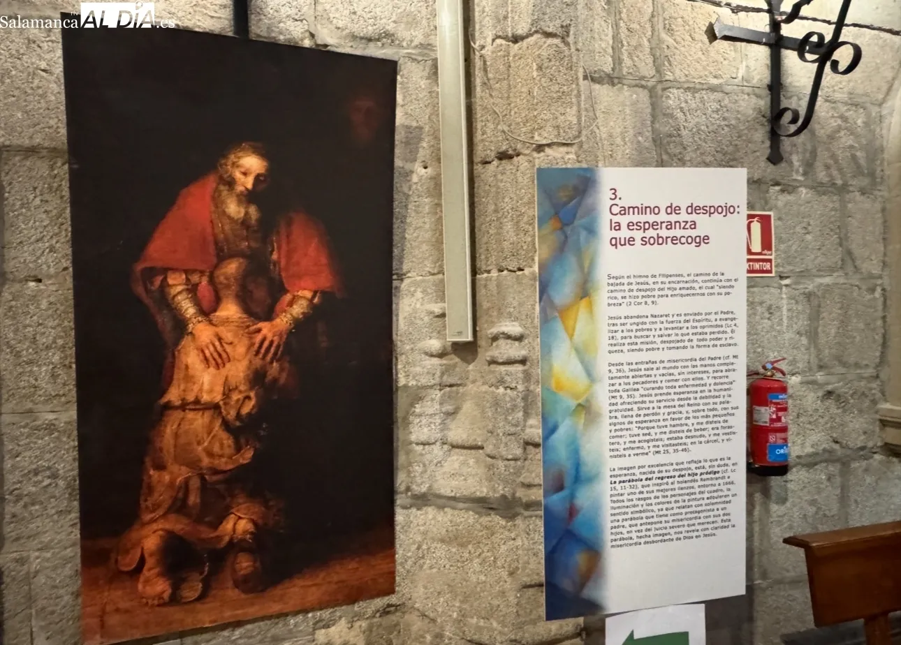 Foto 6 - Expectaci&oacute;n para la inauguraci&oacute;n de la exposici&oacute;n 'Cristo Jes&uacute;s, Esperanza Nuestra' en la parroquia