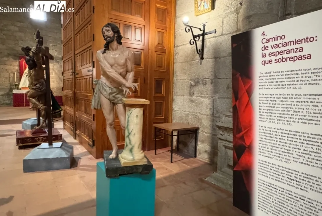 Foto 7 - Expectaci&oacute;n para la inauguraci&oacute;n de la exposici&oacute;n 'Cristo Jes&uacute;s, Esperanza Nuestra' en la parroquia