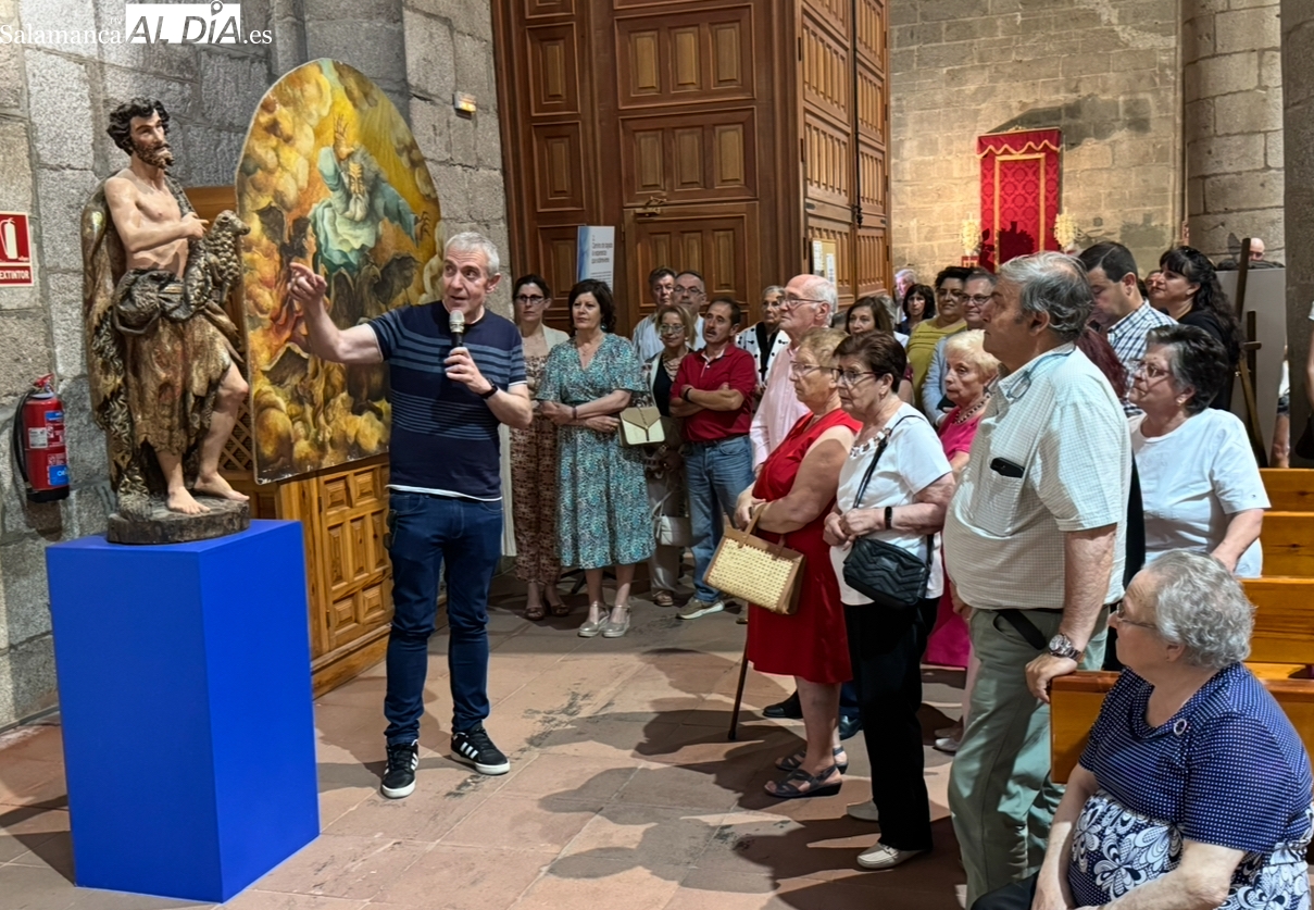 Expectación para la inauguración de la exposición ‘Cristo Jesús, Esperanza Nuestra’ en la parroquia