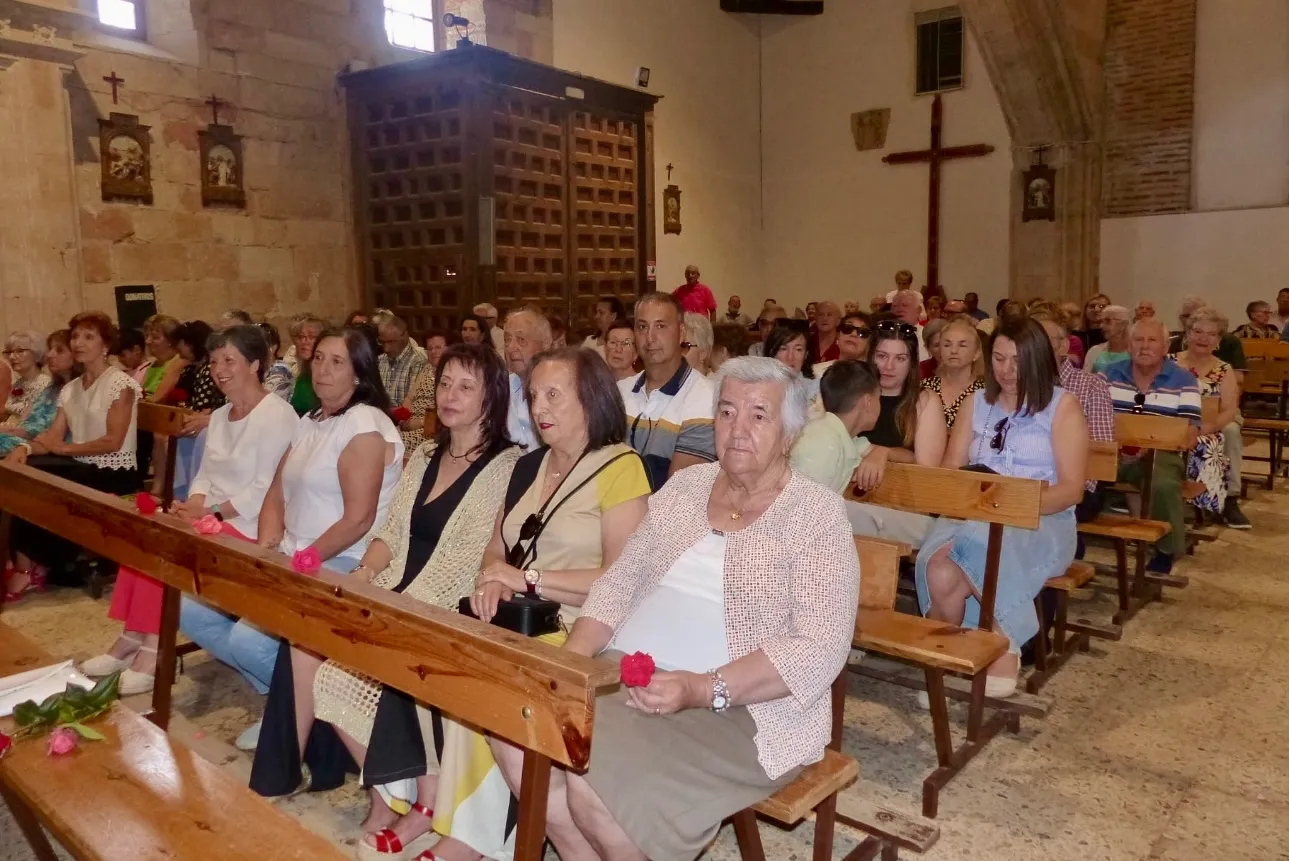 Foto 6 - Emociones y buen ambiente durante la celebraci&oacute;n anual de la Asociaci&oacute;n de Mayores San Pedro de Villoria