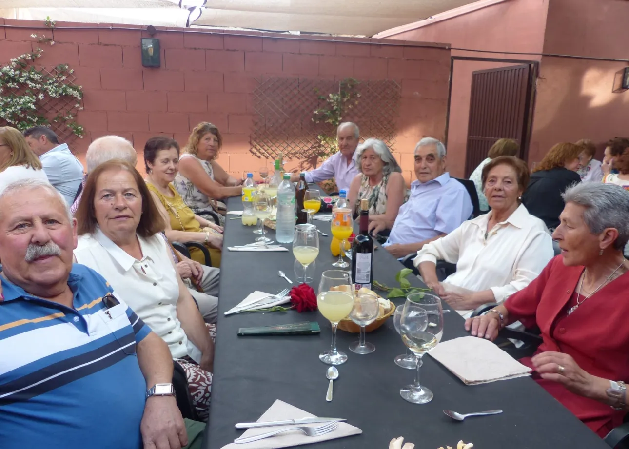 Foto 8 - Emociones y buen ambiente durante la celebraci&oacute;n anual de la Asociaci&oacute;n de Mayores San Pedro de Villoria