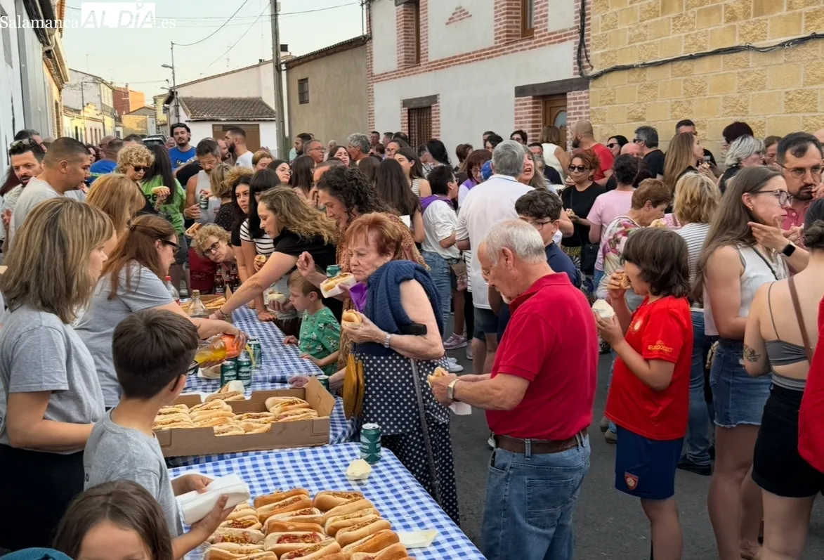 Foto 10 - Color y diversi&oacute;n junto a las pe&ntilde;as para dar la bienvenida a las fiestas del Corpus en El Campo de Pe&ntilde;aranda