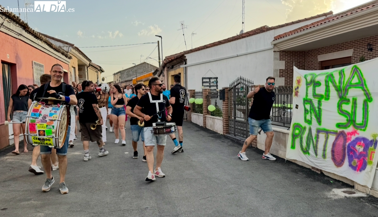 Color y diversión junto a las peñas para dar la bienvenida a las fiestas del Corpus en El Campo de Peñaranda