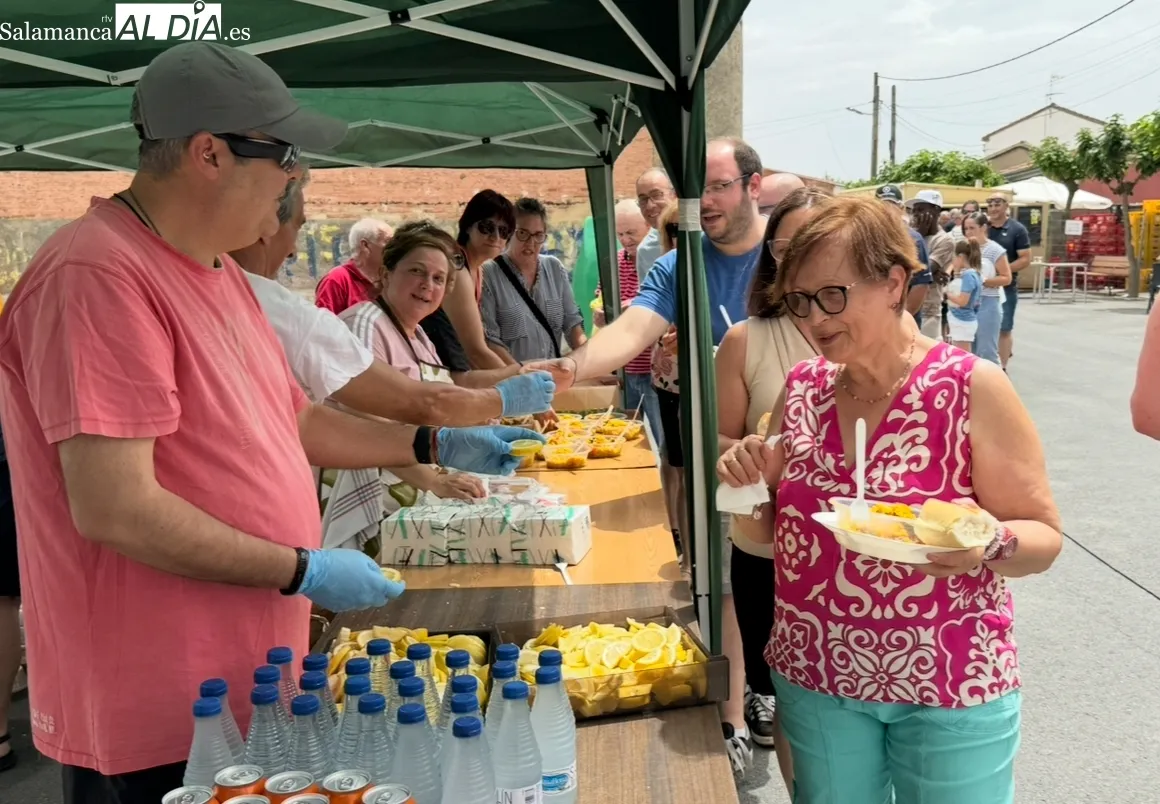 Foto 2 - Paella y solidaridad unen a m&aacute;s de 300 personas en El Campo de Pe&ntilde;aranda para decir adi&oacute;s a sus fiestas del Corpus
