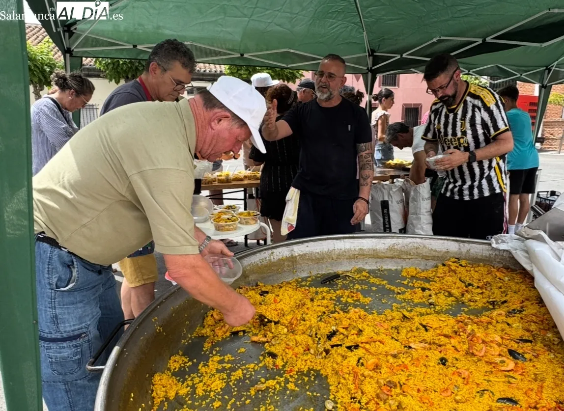 Foto 5 - Paella y solidaridad unen a m&aacute;s de 300 personas en El Campo de Pe&ntilde;aranda para decir adi&oacute;s a sus fiestas del Corpus