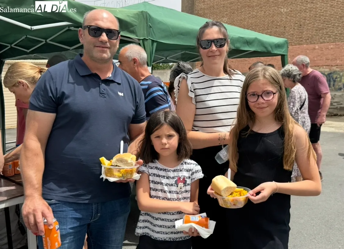 Foto 7 - Paella y solidaridad unen a m&aacute;s de 300 personas en El Campo de Pe&ntilde;aranda para decir adi&oacute;s a sus fiestas del Corpus