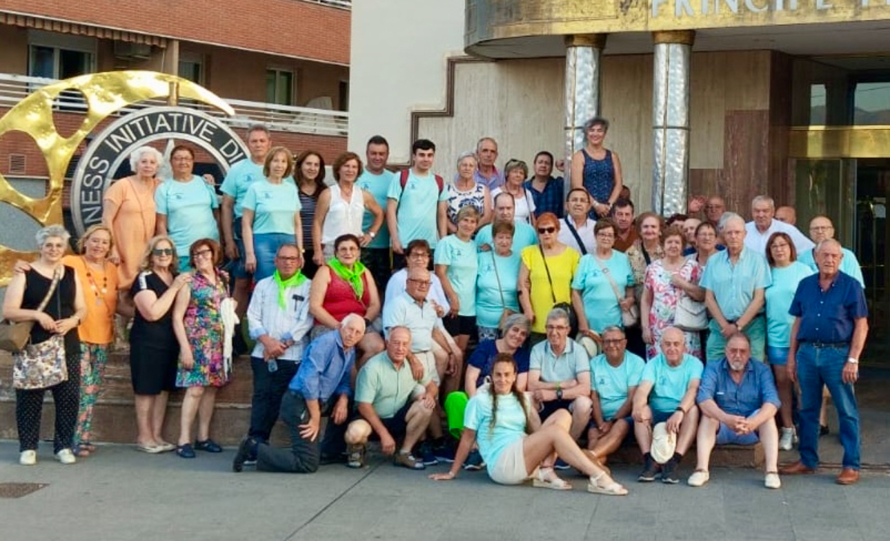 La asociación de mayores San Miguel descubre y disfruta  Granada en un esperado viaje