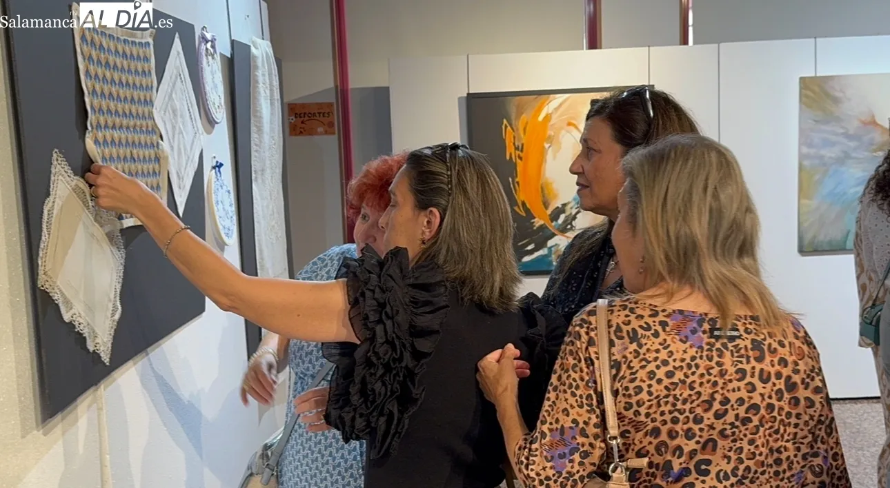 Foto 4 - El CDS, abarrotado de creatividad, con la exposici&oacute;n de las obras realizadas en los Talleres de Ocio y Tiempo Libre