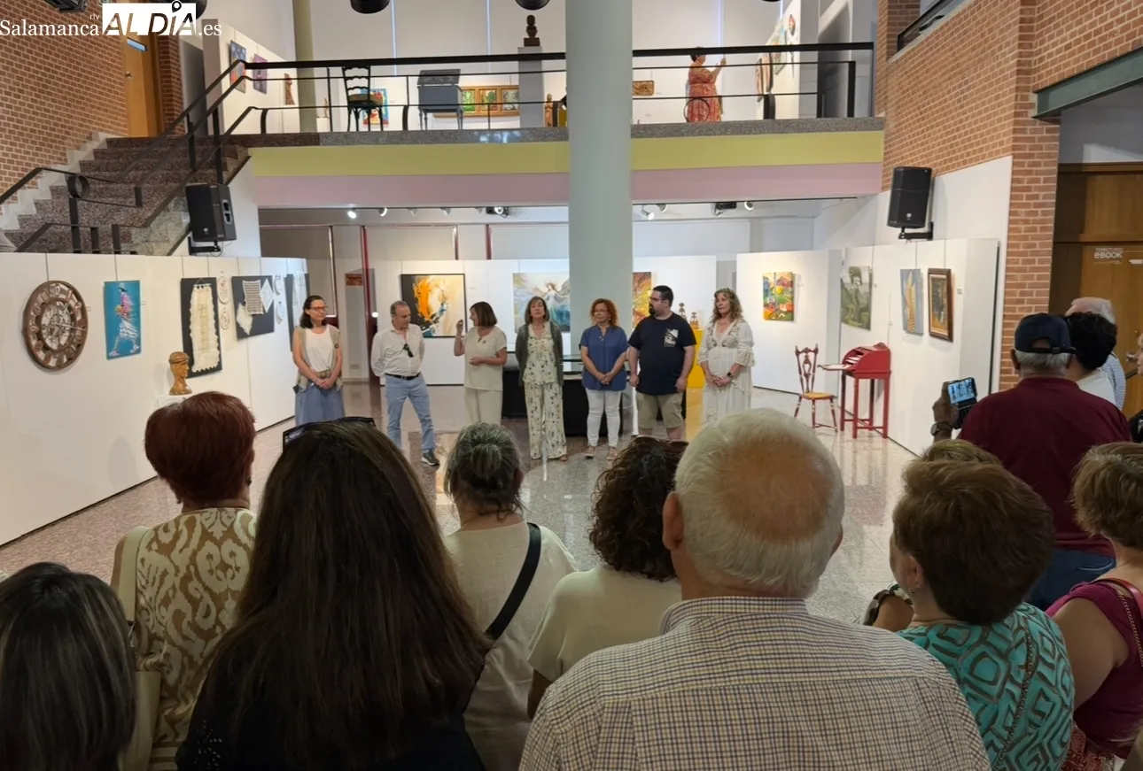 Foto 7 - El CDS, abarrotado de creatividad, con la exposici&oacute;n de las obras realizadas en los Talleres de Ocio y Tiempo Libre