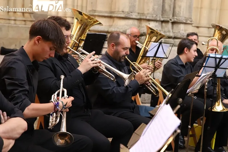 Foto 10 - La Banda de M&uacute;sica Alba de Tormes desvela en concierto los pasodobles de su nuevo disco taurino