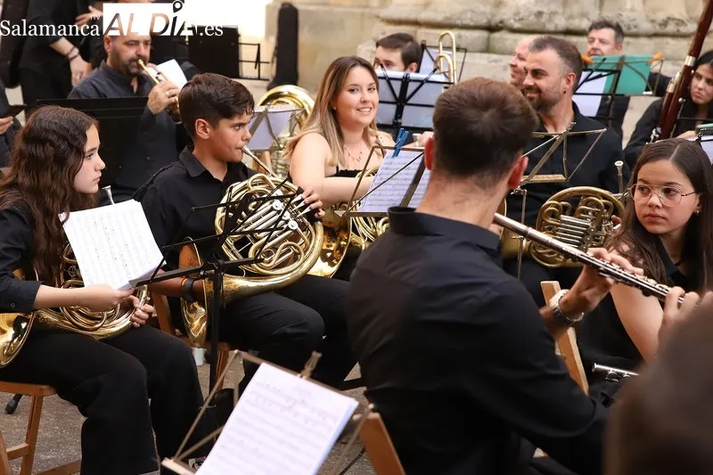 Foto 2 - La Banda de M&uacute;sica Alba de Tormes desvela en concierto los pasodobles de su nuevo disco taurino