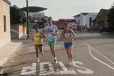 Foto 5 - Adri&aacute;n Moro y Gema Mart&iacute;n reinan en la II Carrera Popular de San Morales