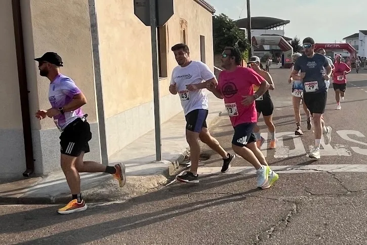 Foto 7 - Adri&aacute;n Moro y Gema Mart&iacute;n reinan en la II Carrera Popular de San Morales