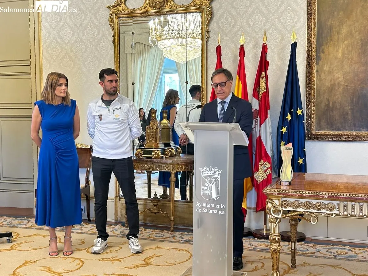 Recepción del equipo Atlético Salamanca- Caja Rural en el Ayuntamiento 