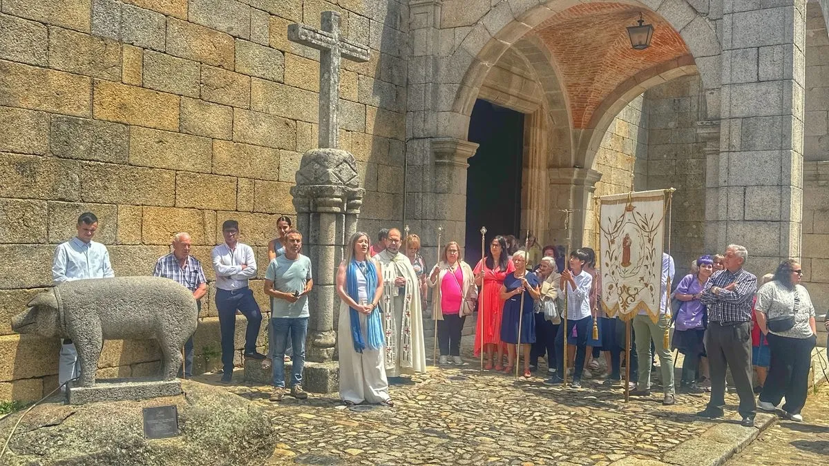 La Alberca ha celebrado este viernes uno de sus rituales más emblemáticos: la bendición del marrano de San Antón