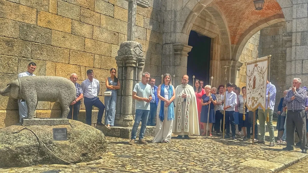 La Alberca ha celebrado este viernes uno de sus rituales más emblemáticos: la bendición del marrano de San Antón