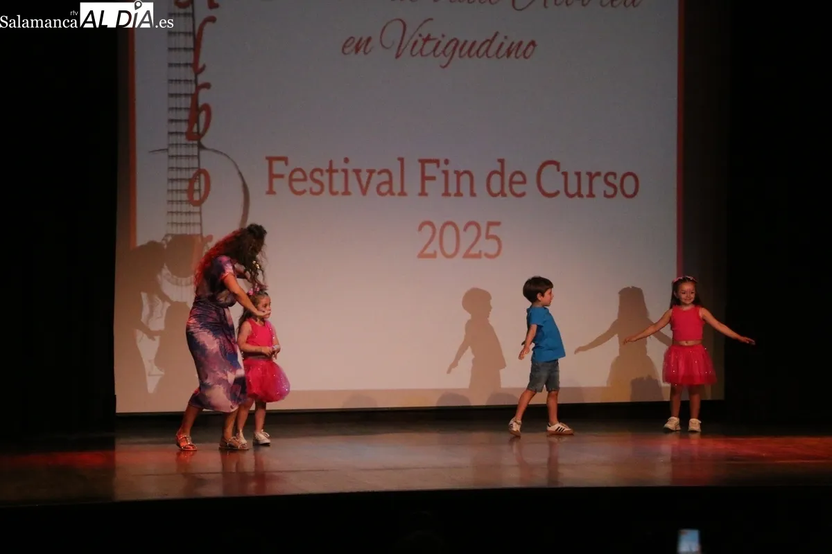 Festival fin de curso de la escuela de danza Alborea en Vitigudino / CORRAL