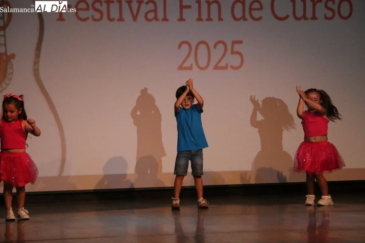 Festival fin de curso de la escuela de danza Alborea en Vitigudino / CORRAL