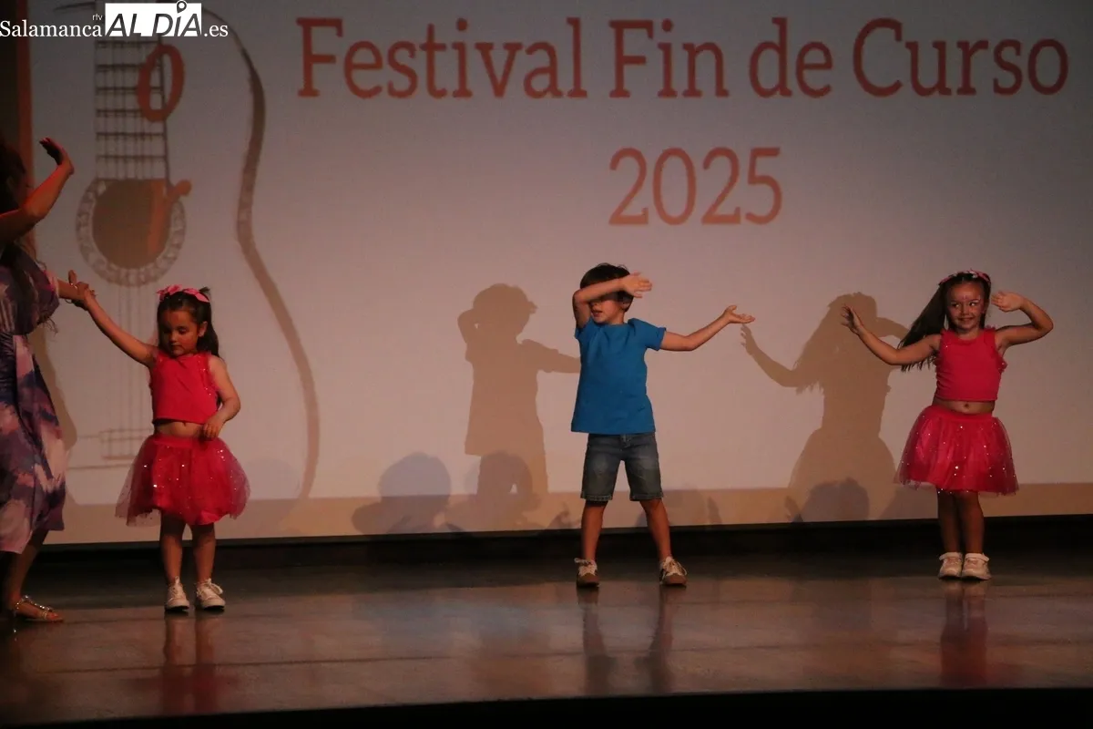 Festival fin de curso de la escuela de danza Alborea en Vitigudino / CORRAL