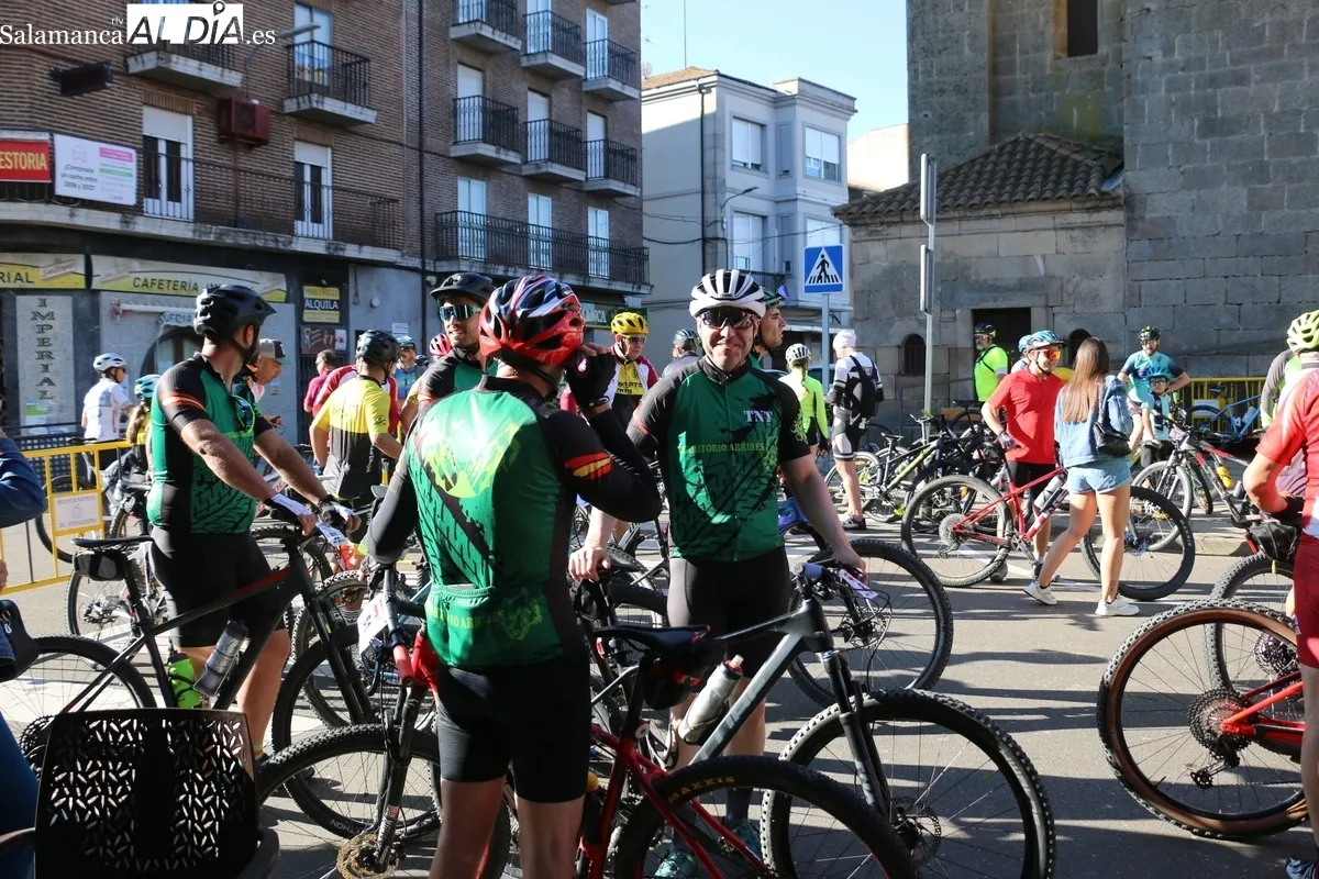 Un total de 150 corredores tomaban la salida en Vitigudino cumpliendo así el límite de corredores establecidos / CORRAL