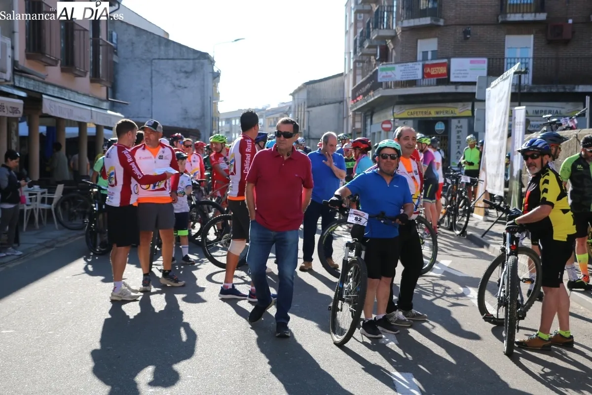 Un total de 150 corredores tomaban la salida en Vitigudino cumpliendo así el límite de corredores establecidos / CORRAL