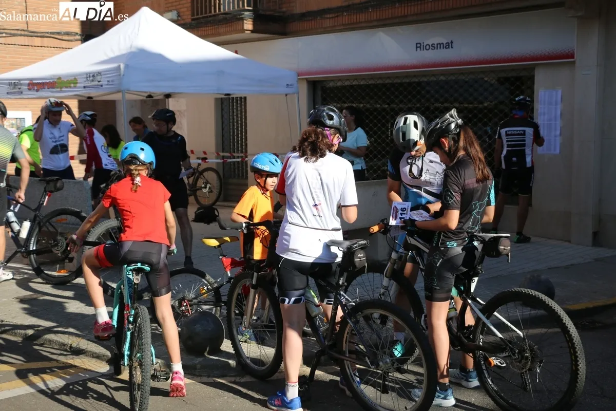 Un total de 150 corredores tomaban la salida en Vitigudino cumpliendo así el límite de corredores establecidos / CORRAL
