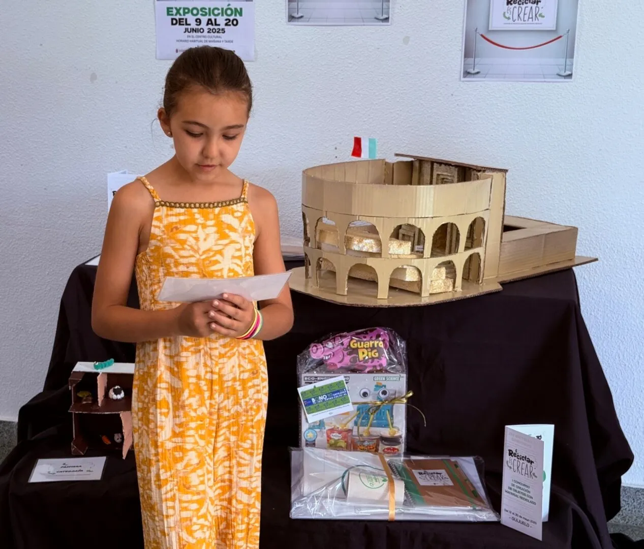 El talento joven de Guijuelo transforma basura en arte en el concurso 'Reciclar es crear'
