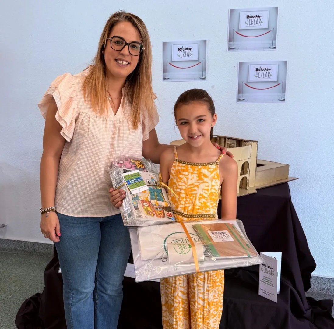 El talento joven de Guijuelo transforma basura en arte en el concurso 'Reciclar es crear'