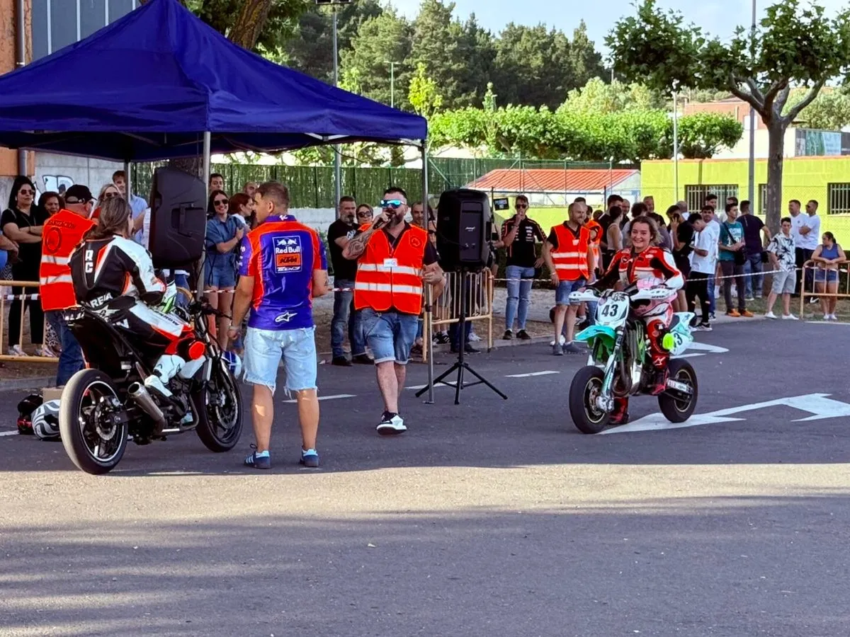 Foto 11 - FOTOS | Las motos rugen en Guijuelo y la XVI Concentraci&oacute;n Moto Club Pata Negra