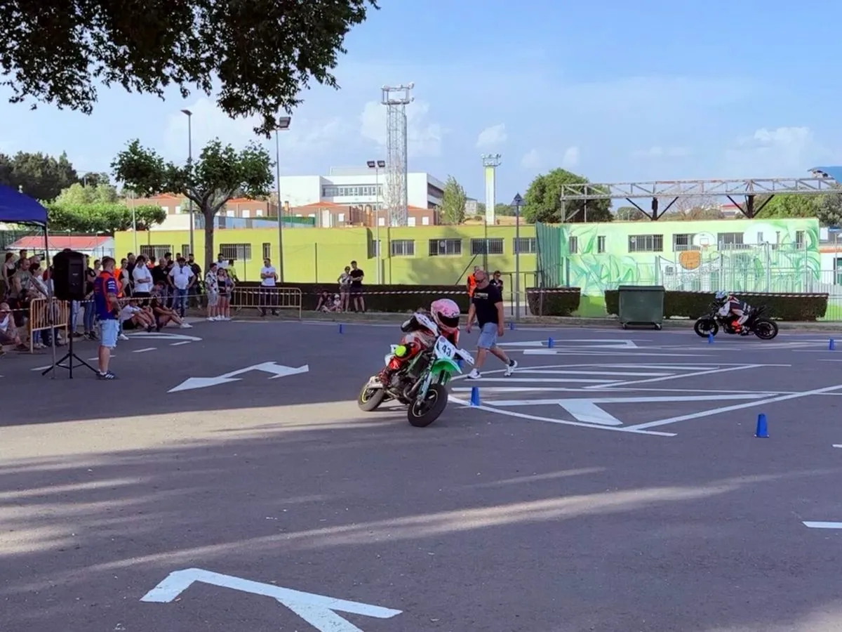 Foto 8 - FOTOS | Las motos rugen en Guijuelo y la XVI Concentraci&oacute;n Moto Club Pata Negra