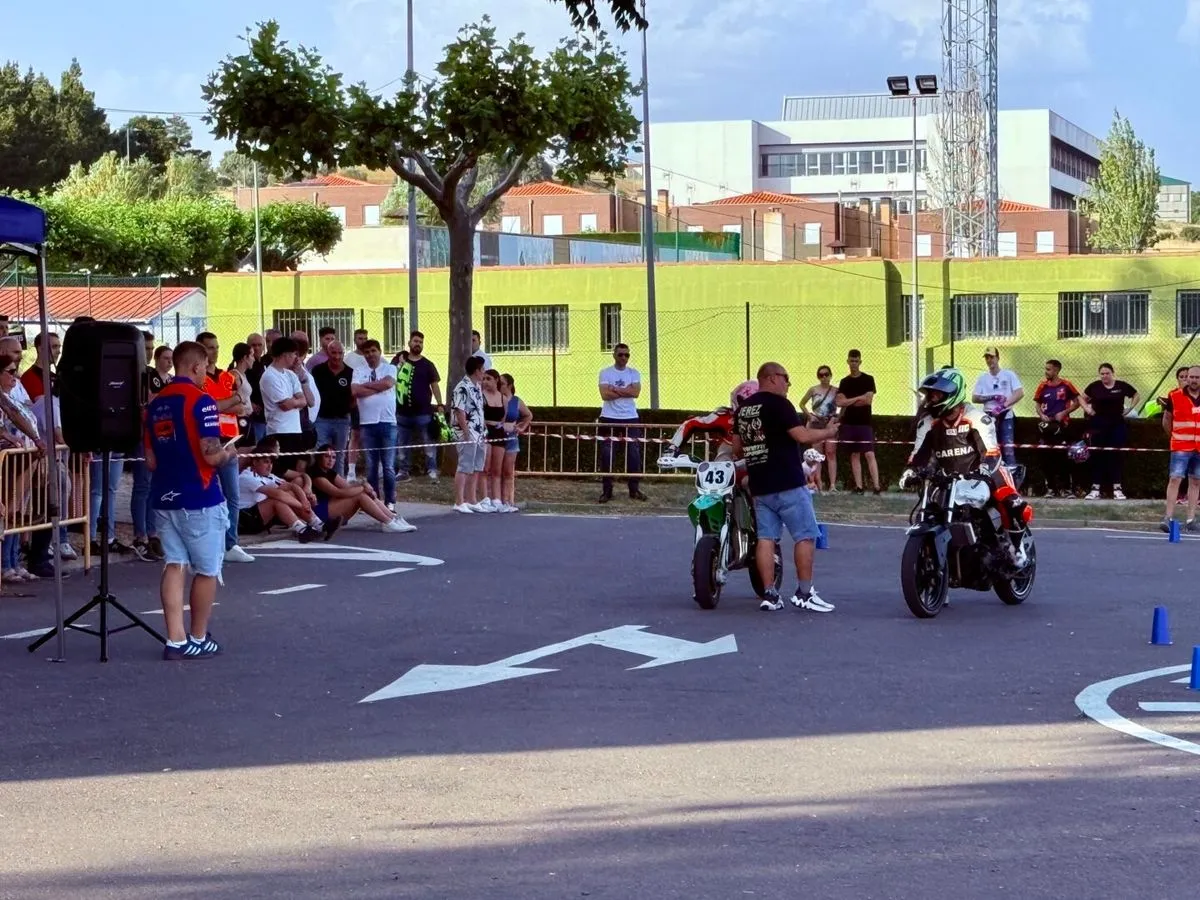 Foto 7 - FOTOS | Las motos rugen en Guijuelo y la XVI Concentraci&oacute;n Moto Club Pata Negra